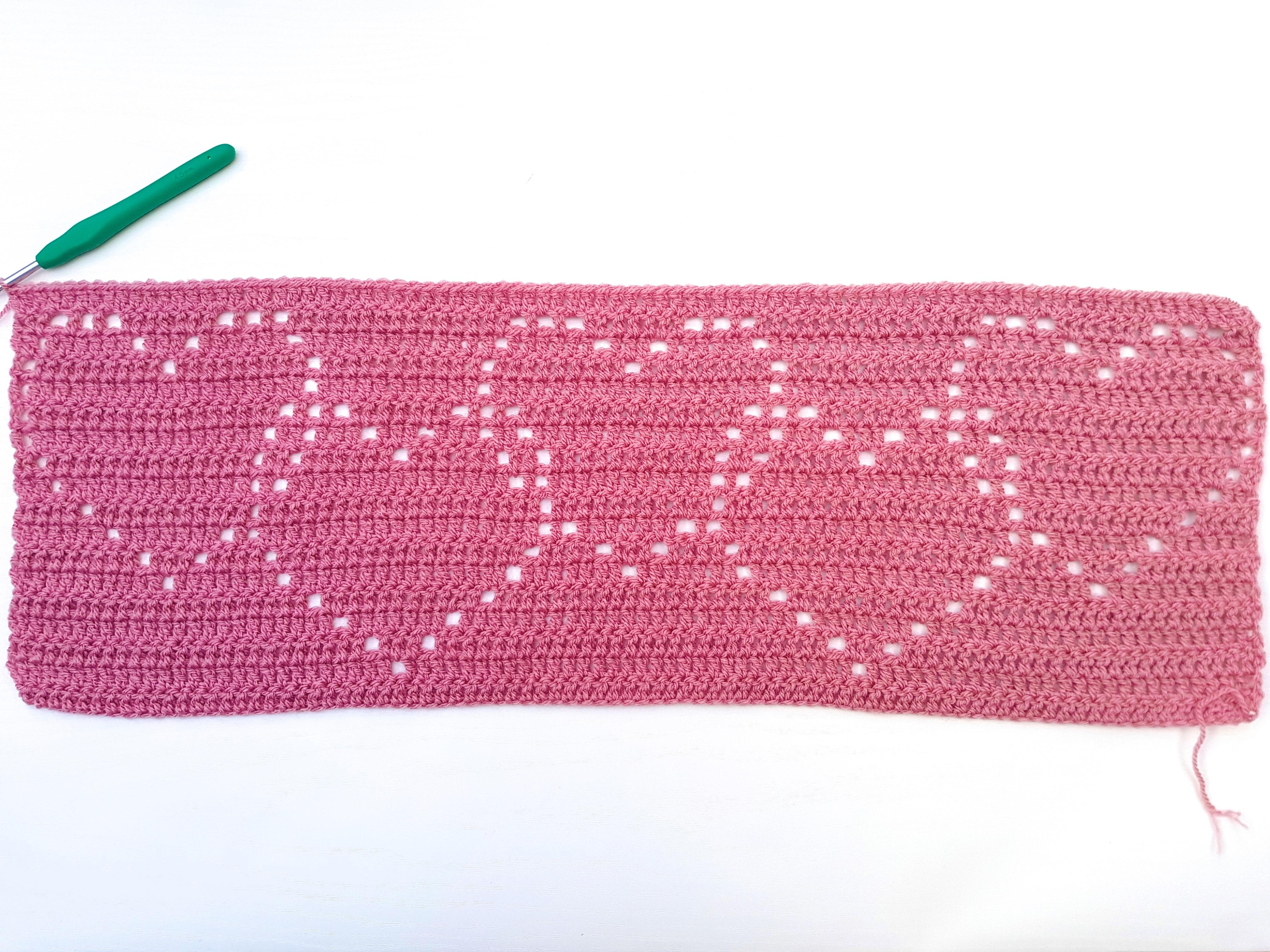 Linked Hearts Crochet Blanket Pattern by Emma Moss