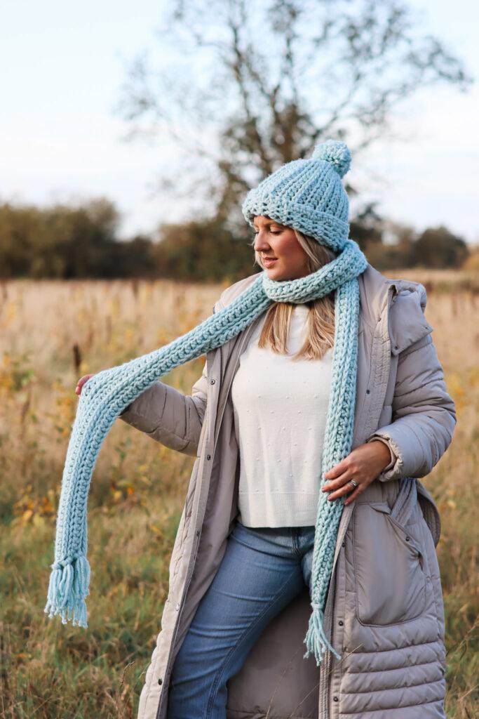 beginner friendly crochet hat and scarf set made in chunky yarn