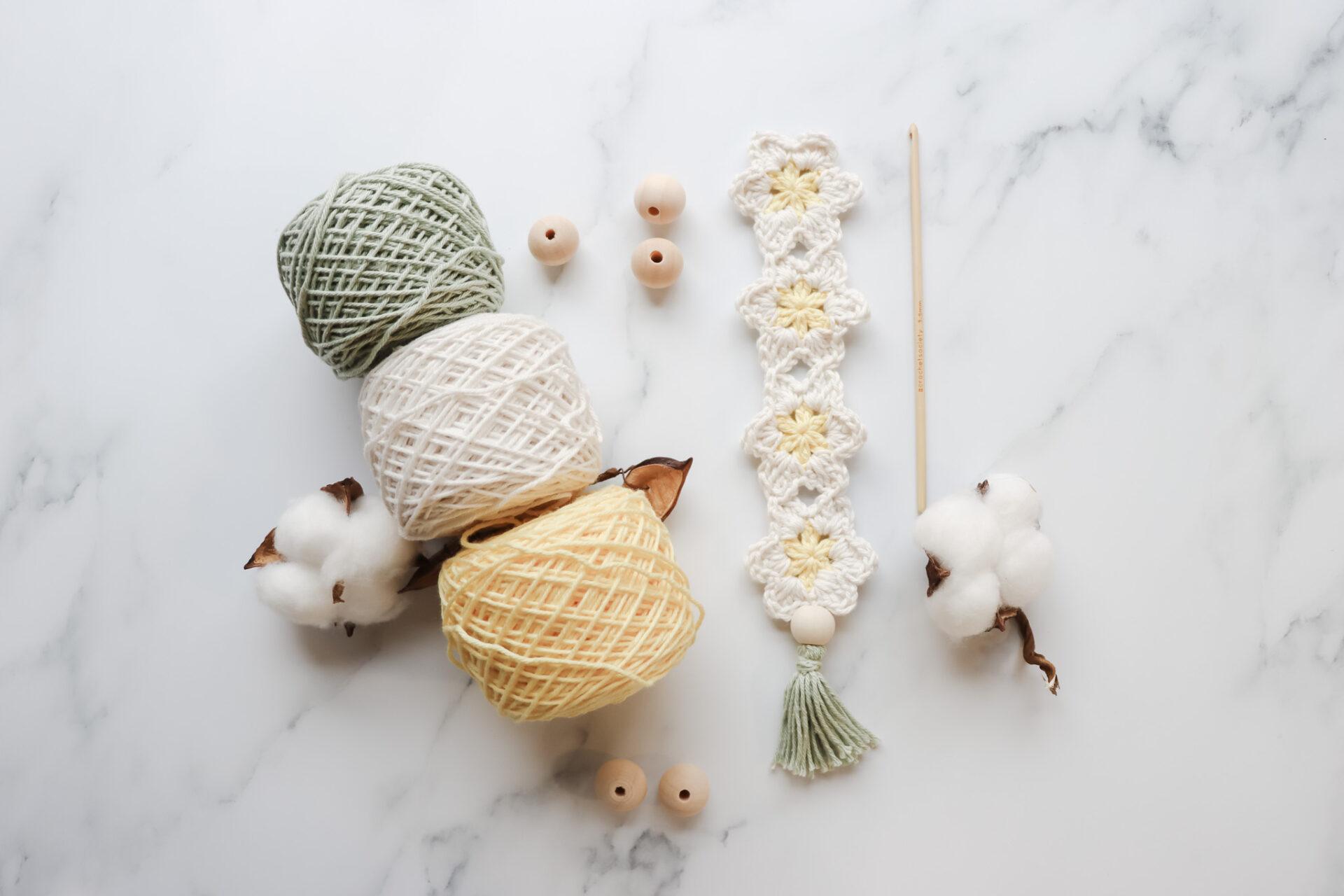 How to Crochet a Daisy Bookmark