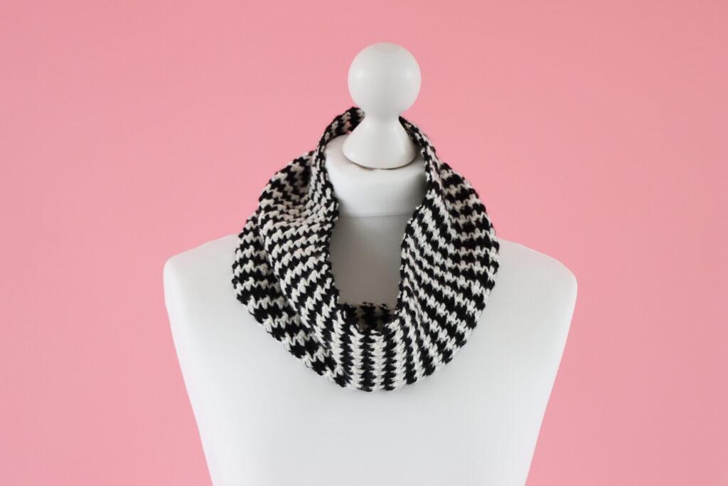 crochet houndstooth cowl