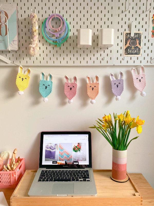 How to crochet easter bunny bunting