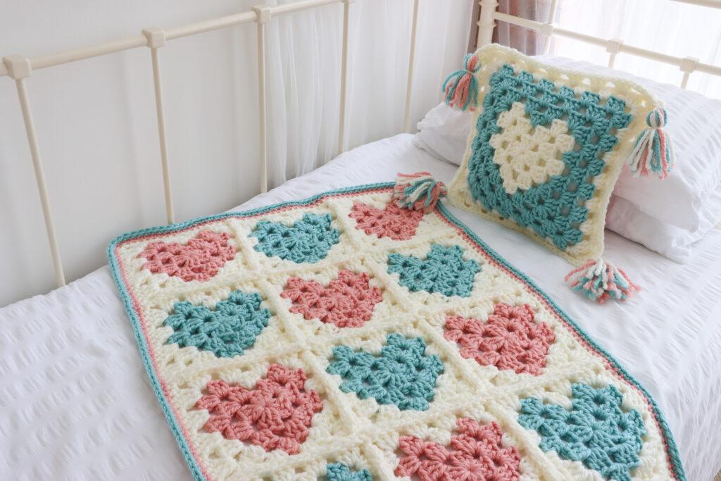 Chunky heart granny square blanket