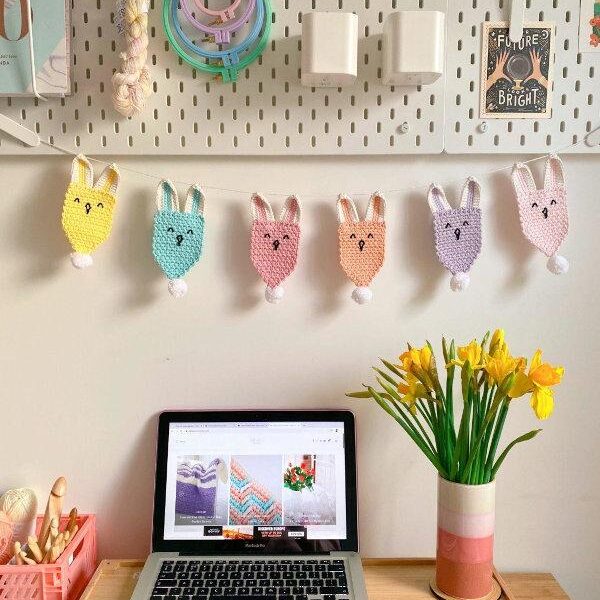 How to crochet easter bunny bunting